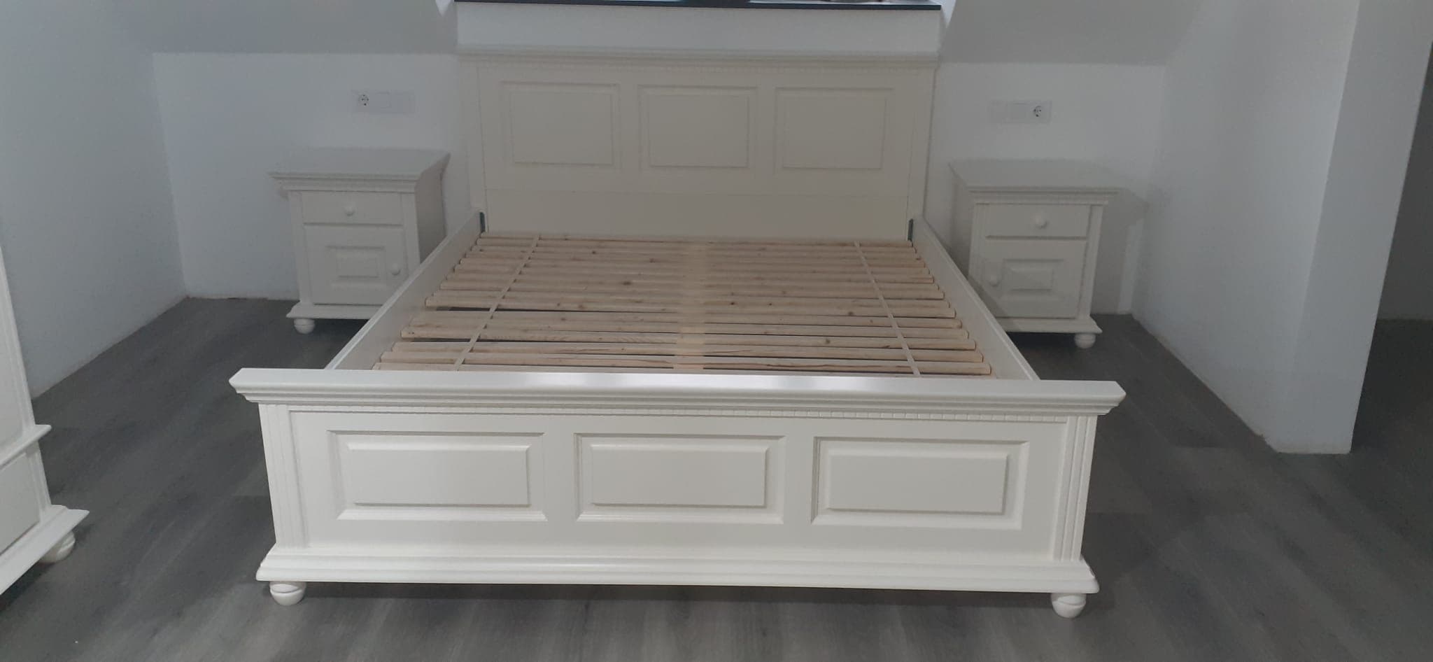 Massivholzbett „Fjord“ 180 cm, elegant und robust
