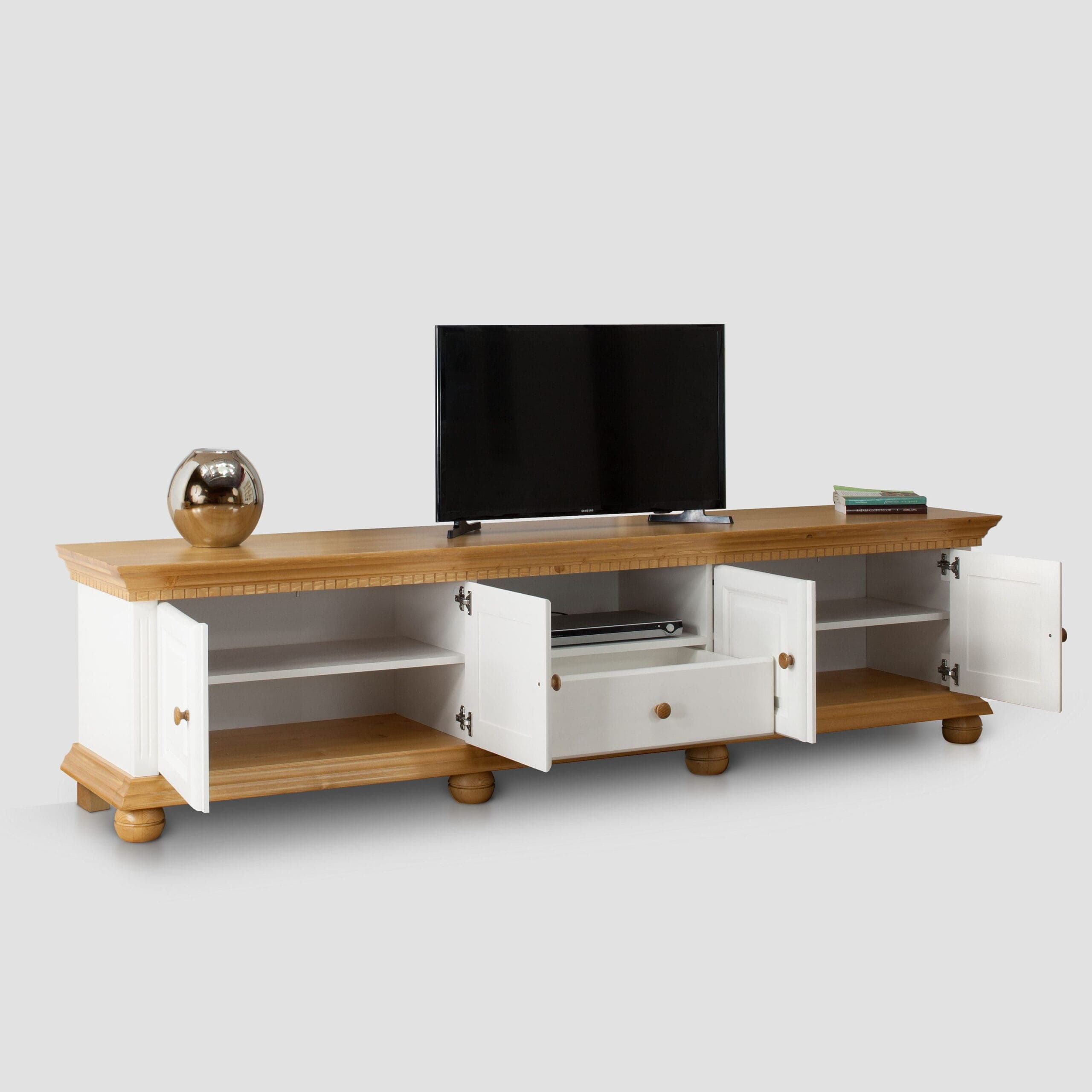 TV-Kommode Fjord 220 cm aus Massivholz in Salbei