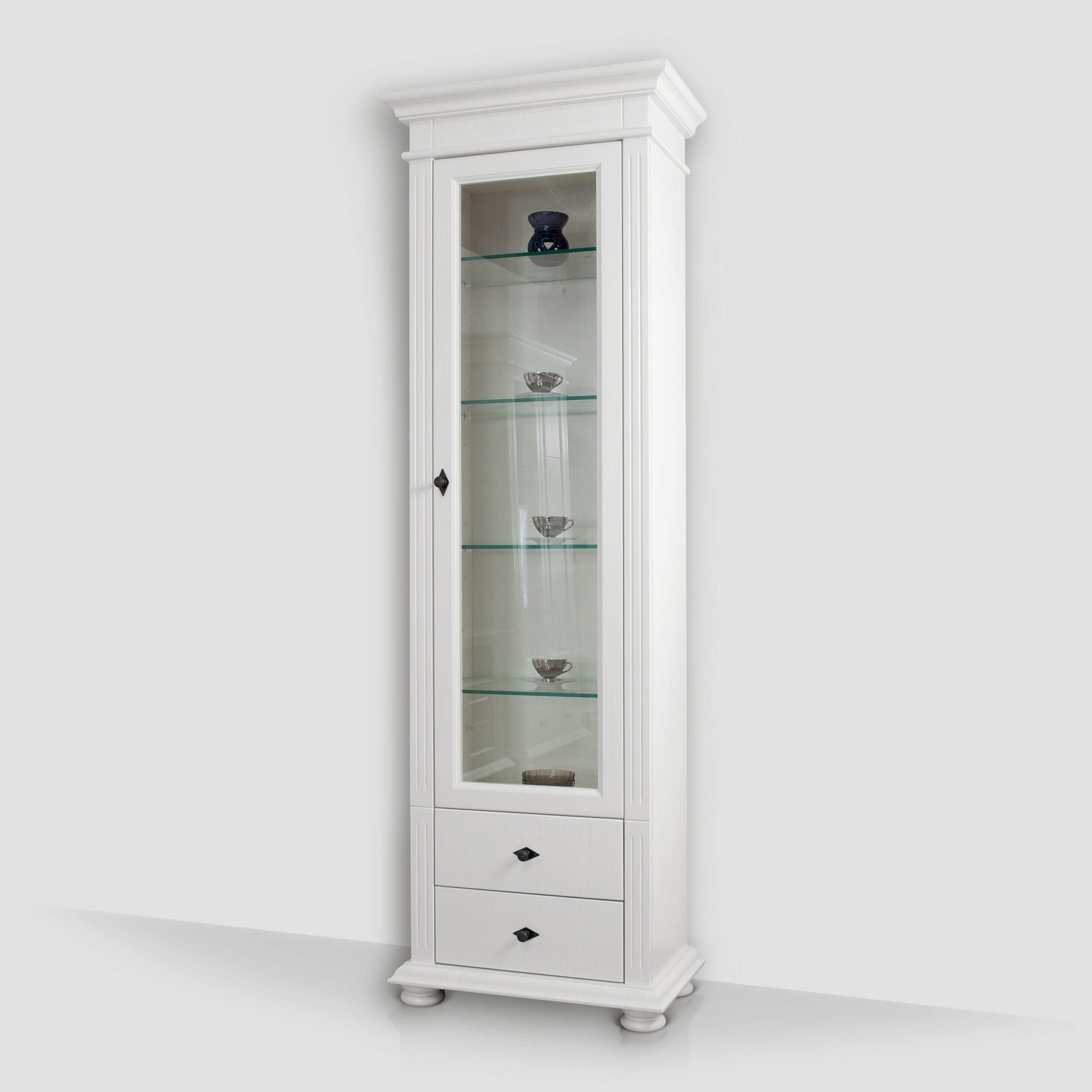 Mittelgroße Vitrine Skagen aus massivem Fichtenholz